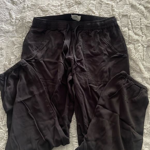 O’Neill women’s black pants - Picture 1 of 6